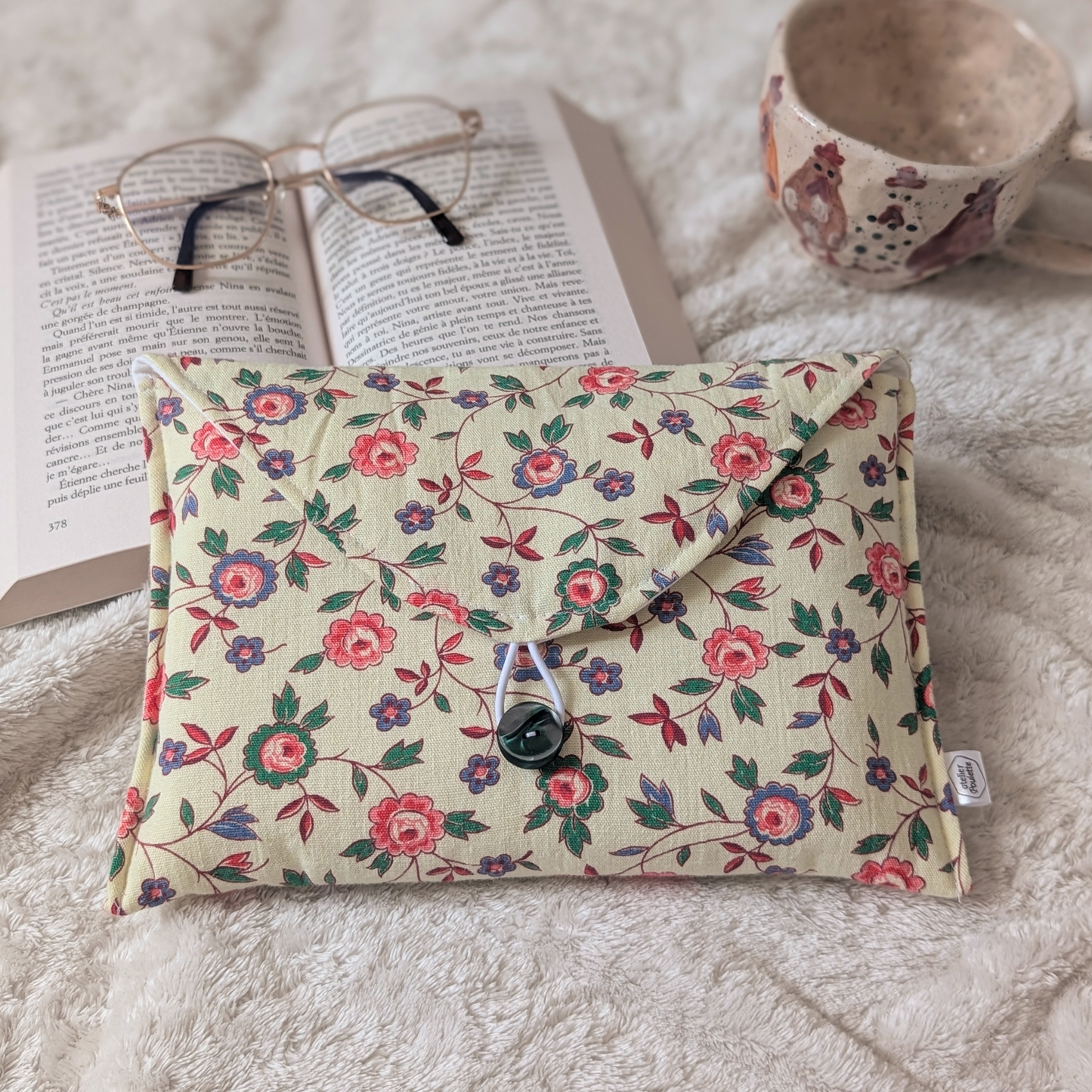 Pochette Camélia - Livre de poche