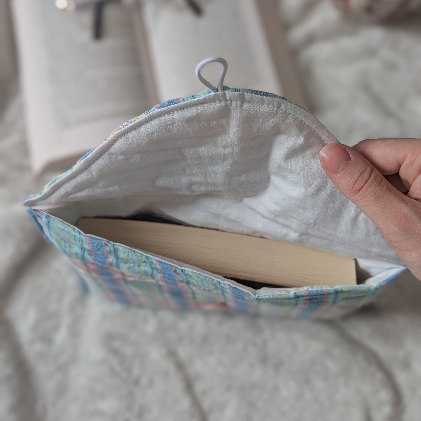 Pochette Eva - Livre de poche